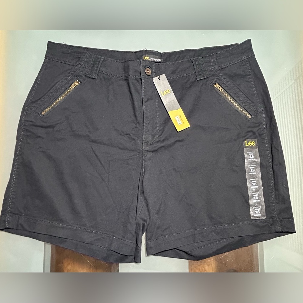Lee Womens Straight Fit Shorts Black Size 18; NWT
